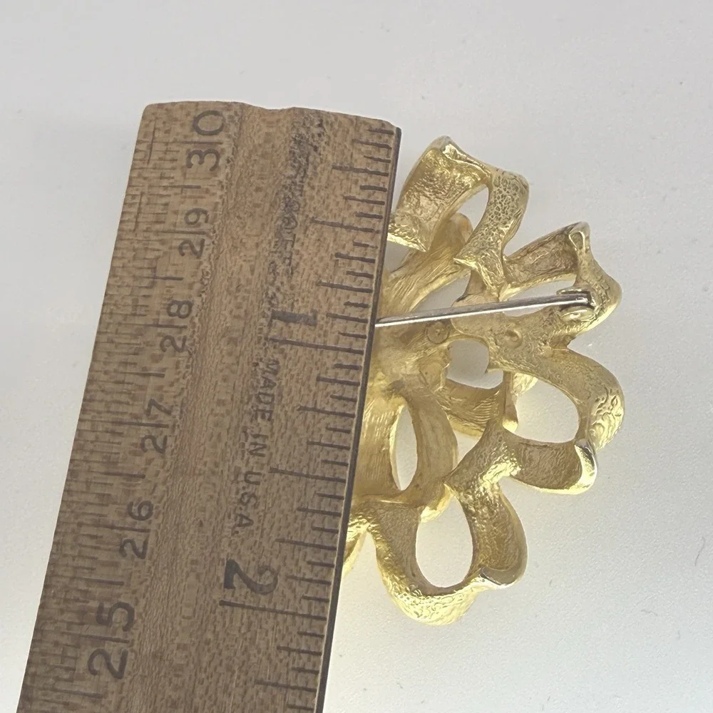 Beautiful Weeping Gold Tone Texture‎ Rosette Bow Style Brooch 2